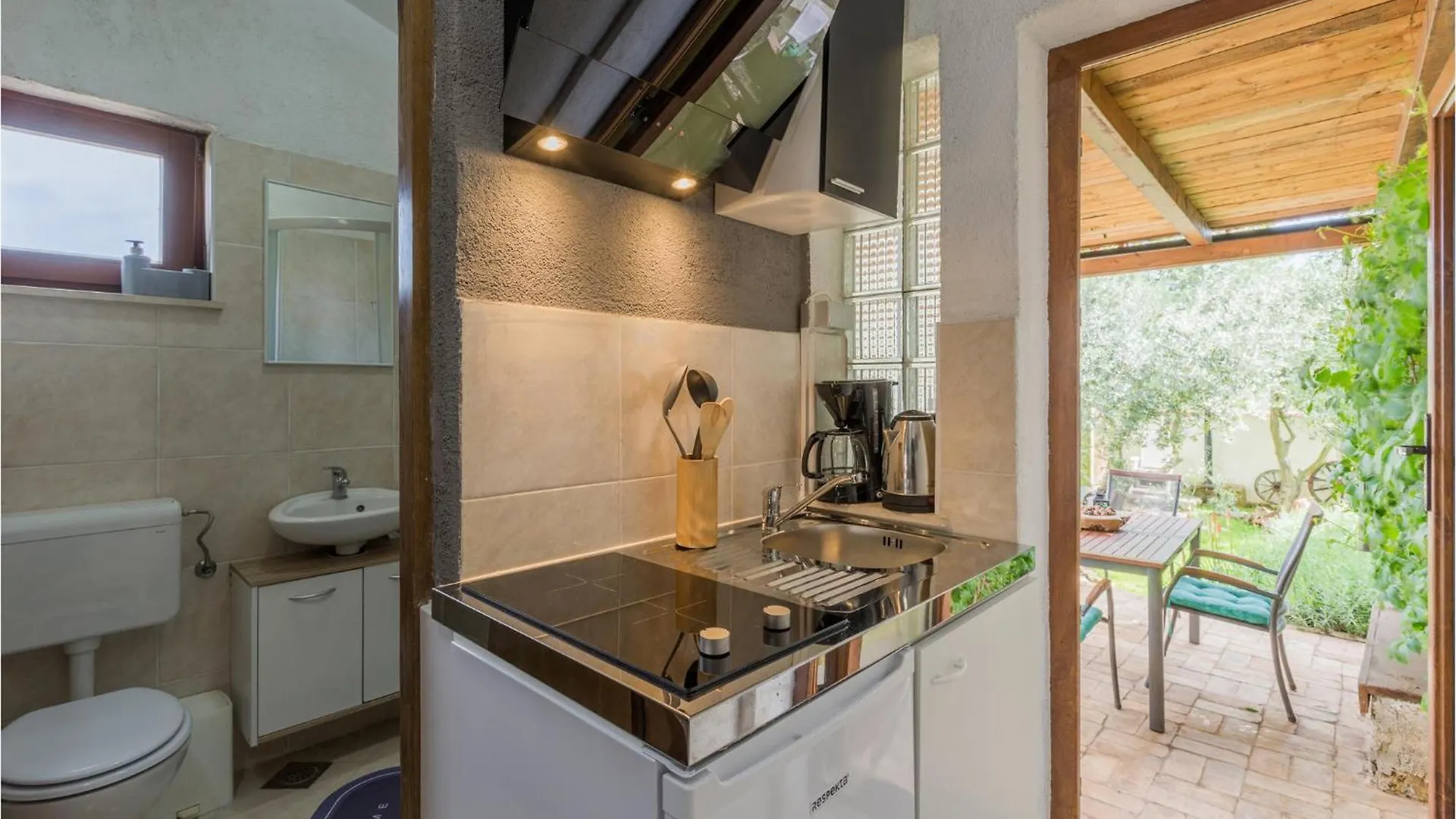 Beautiful Apartment In Jadreski With Wifi 0*,